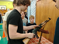 22 декабря 2025 года в МБОУ СОШ №30 Пролетарского района прошла торжественная линейка «Памяти и скорби»